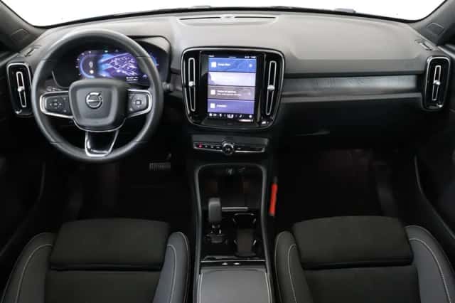 Volvo C40 (2023) thumbnail 3