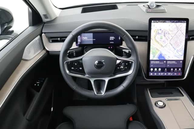Volvo EX90 (2025) thumbnail 1