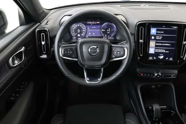 Volvo XC40 (2023) thumbnail 1