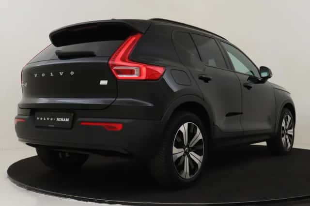 Volvo XC40 (2023) thumbnail 2