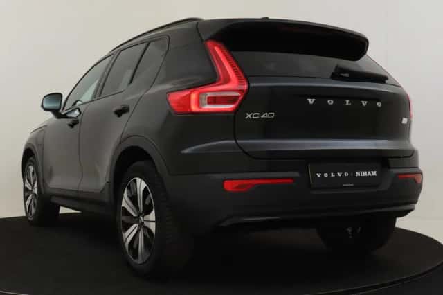 Volvo XC40 (2023) thumbnail 4