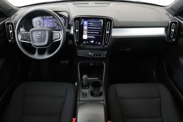Volvo XC40 (2019) thumbnail 3