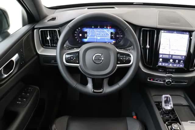 Volvo XC60 (2024) thumbnail 1