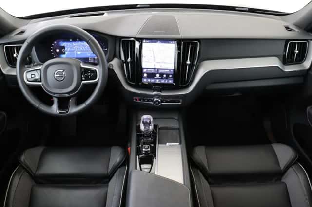 Volvo XC60 (2024) thumbnail 3