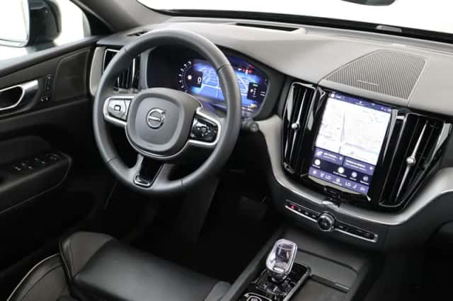 Volvo XC60 (2024) thumbnail 5