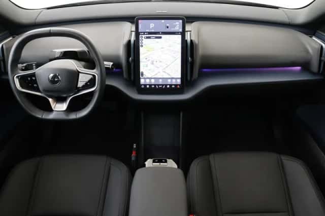 Volvo EX30 (2024) thumbnail 3