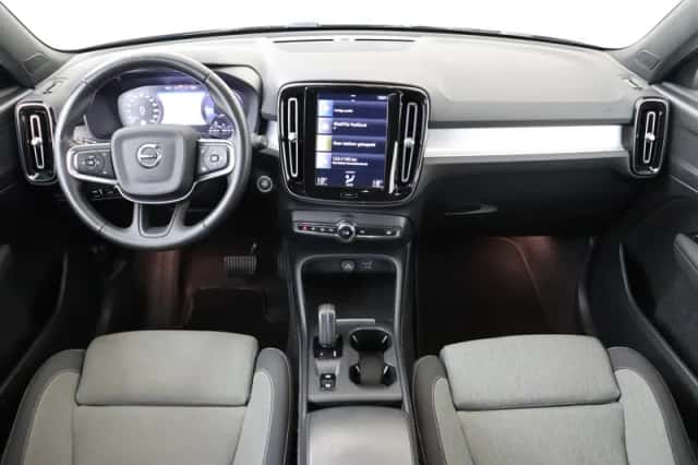 Volvo XC40 (2020) thumbnail 3