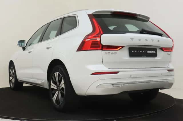 Volvo XC60 (2024) thumbnail 4
