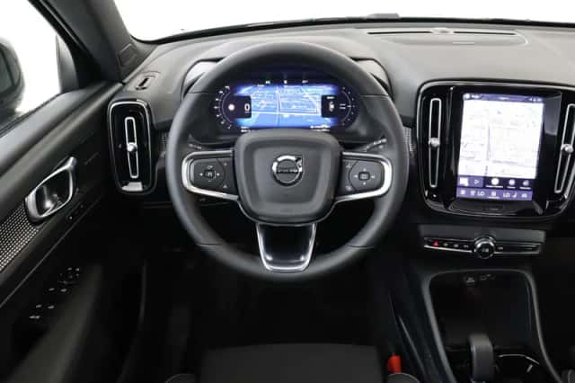 Volvo EX40 (2026) thumbnail 1