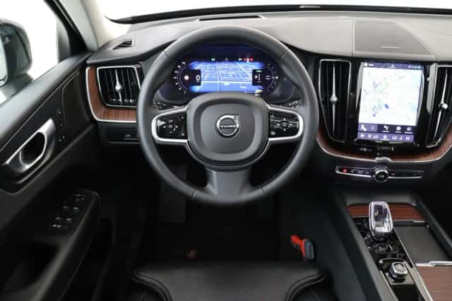 Volvo XC60 (2023) thumbnail 1