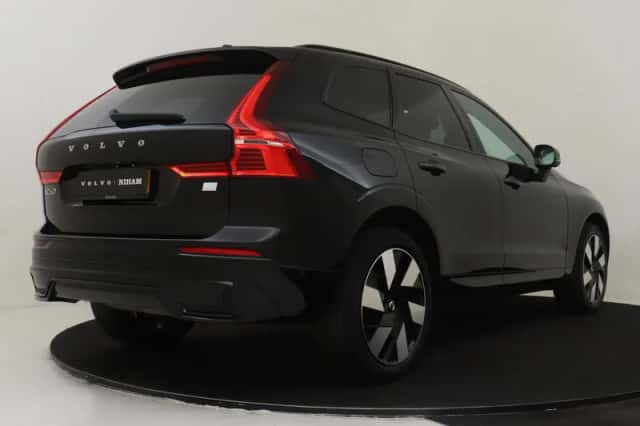 Volvo XC60 (2023) thumbnail 2