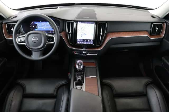 Volvo XC60 (2023) thumbnail 3