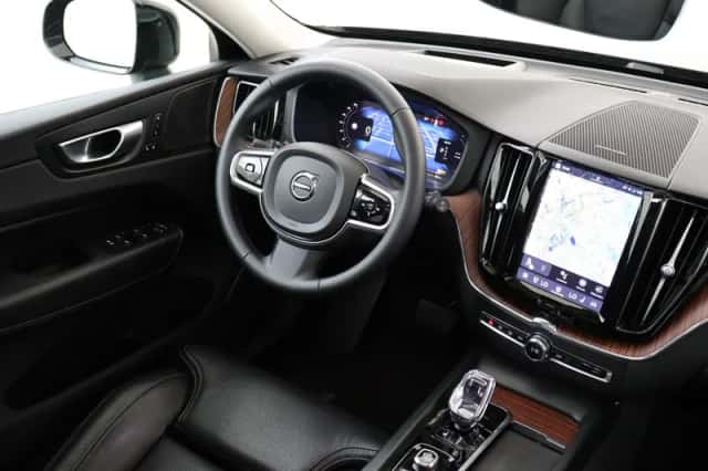 Volvo XC60 (2023) thumbnail 5