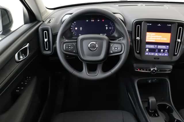 Volvo EX40 (2026) thumbnail 1