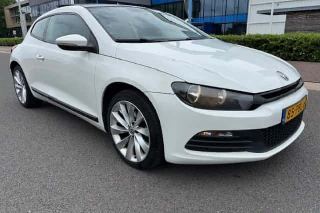 Volkswagen SCIROCCO (2011) thumbnail 3