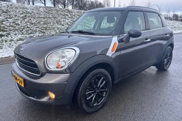 MINI Countryman (2014) thumbnail 4