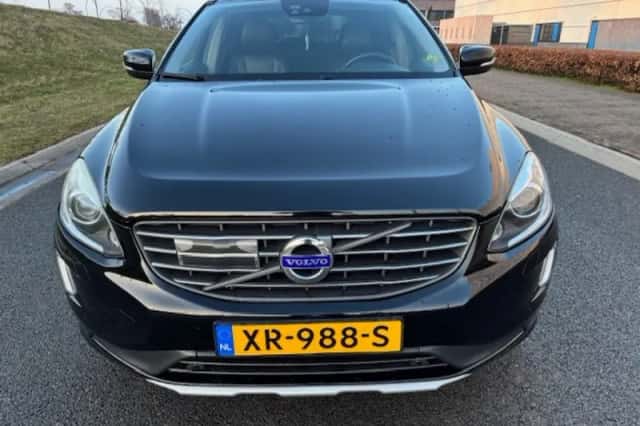 Volvo XC60 (2015) thumbnail 2