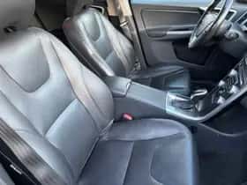 Volvo XC60 (2015) thumbnail 15