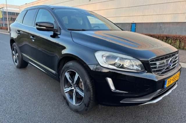 Volvo XC60 (2015) thumbnail 4