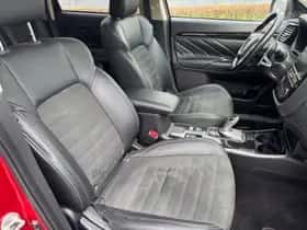 Mitsubishi Outlander (2019) thumbnail 12