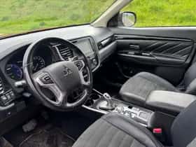 Mitsubishi Outlander (2019) thumbnail 16