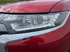 Mitsubishi Outlander (2019) thumbnail 17