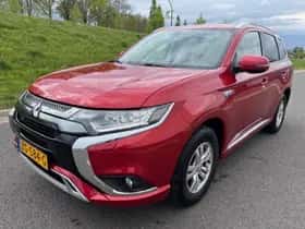 Mitsubishi Outlander (2019) thumbnail 3