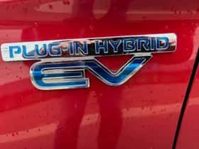Mitsubishi Outlander (2019) thumbnail 4