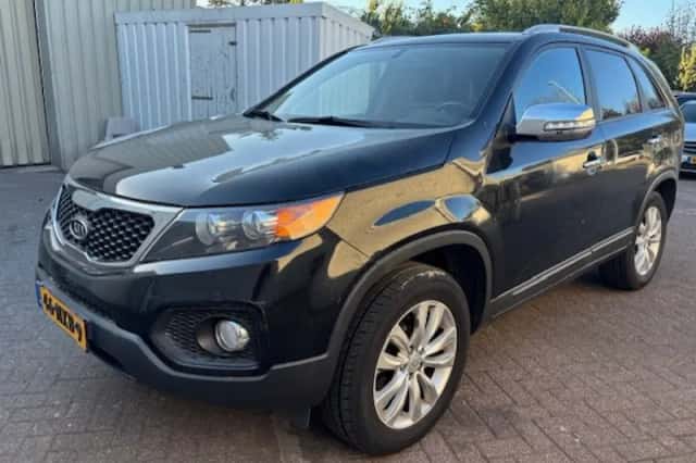 Kia Sorento (2010) thumbnail 3