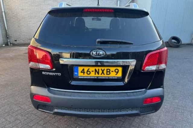 Kia Sorento (2010) thumbnail 5