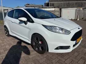 Ford Fiesta (2015) thumbnail 1