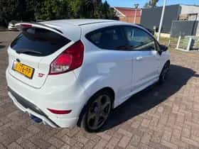 Ford Fiesta (2015) thumbnail 4
