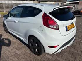 Ford Fiesta (2015) thumbnail 5