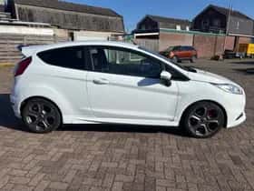 Ford Fiesta (2015) thumbnail 8