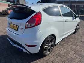 Ford Fiesta (2015) thumbnail 9