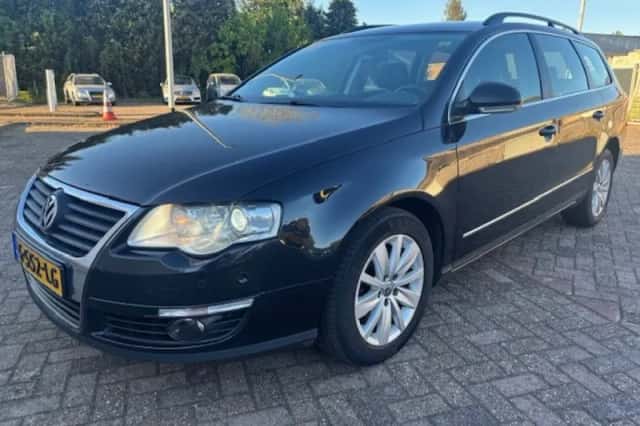 Volkswagen Passat (2009) thumbnail 1