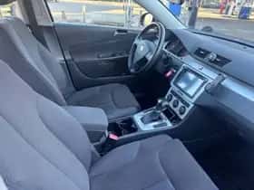 Volkswagen Passat (2009) thumbnail 11