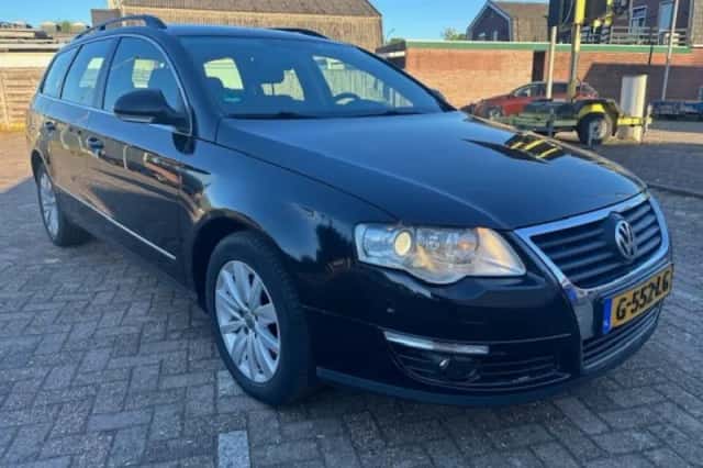 Volkswagen Passat (2009) thumbnail 3