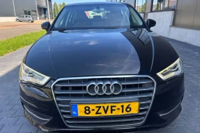 Audi A3 (2015) thumbnail 2