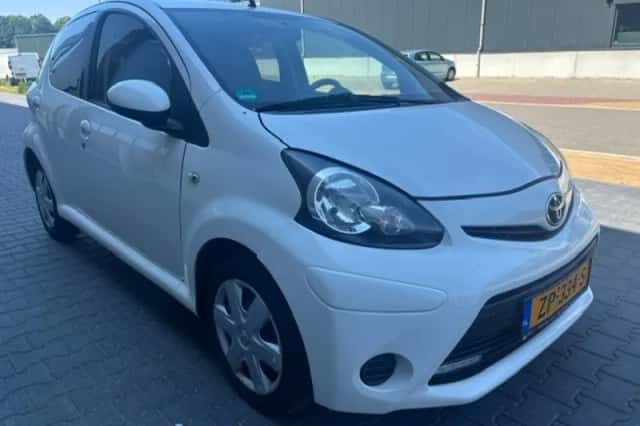 Toyota Aygo (2013) thumbnail 1