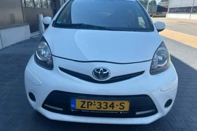 Toyota Aygo (2013) thumbnail 2