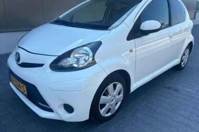 Toyota Aygo (2013) thumbnail 3