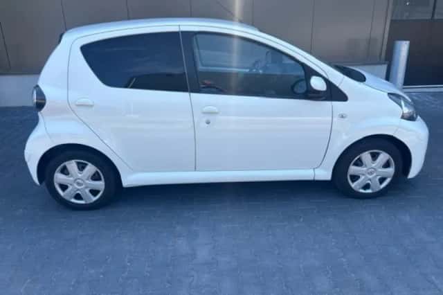 Toyota Aygo (2013) thumbnail 4