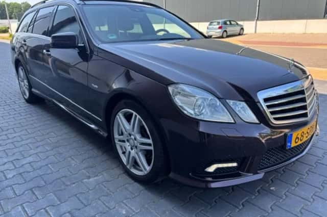 Mercedes-Benz E-Klasse (2011) thumbnail 1
