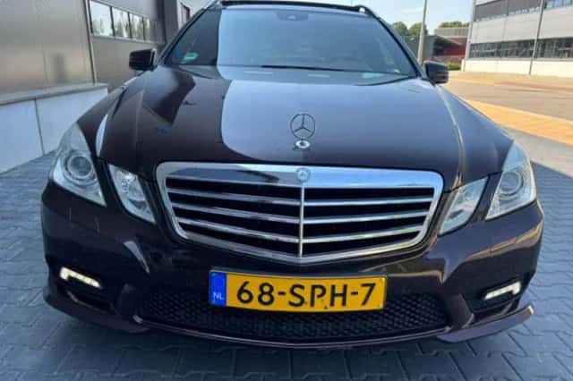 Mercedes-Benz E-Klasse (2011) thumbnail 2