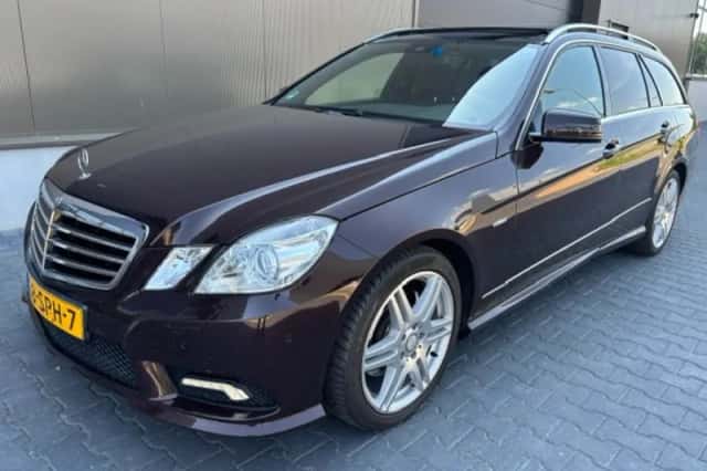 Mercedes-Benz E-Klasse (2011) thumbnail 3