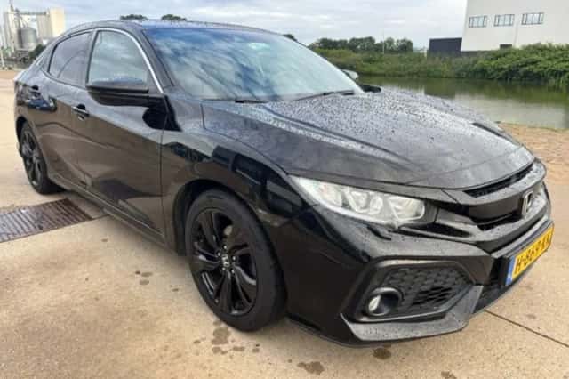 Honda Civic (2018) thumbnail 1