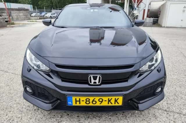 Honda Civic (2018) thumbnail 2