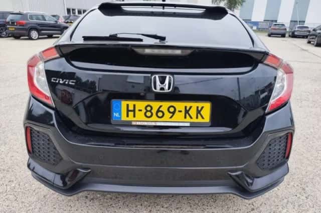 Honda Civic (2018) thumbnail 4