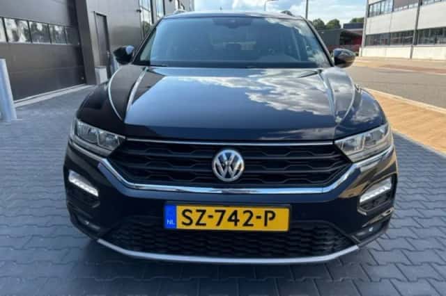 Volkswagen T-Roc (2018) thumbnail 2